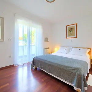 Panzió Lucija, Punat